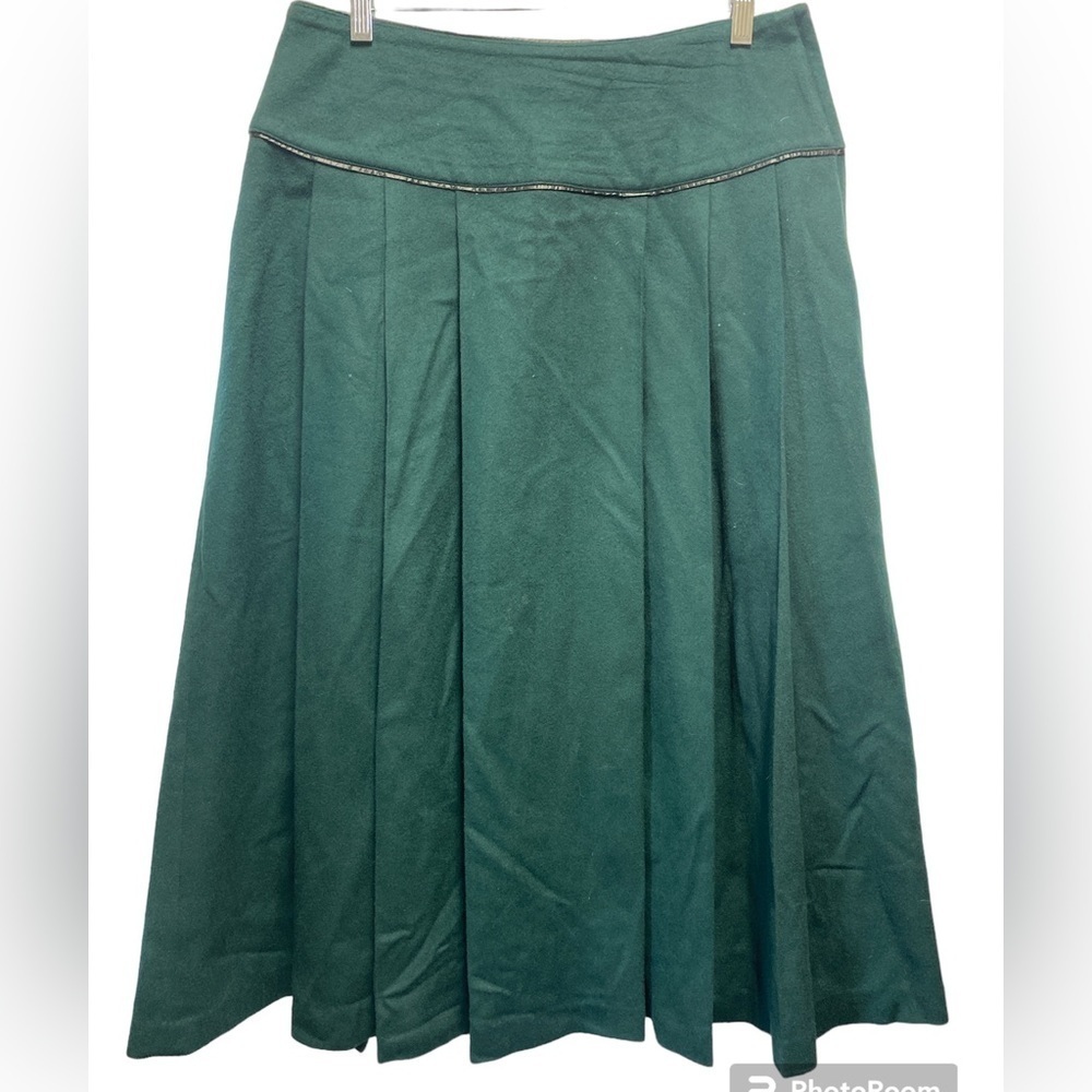 Pleated wool skirt, 100% wool. Like new SZ 44. A LINE